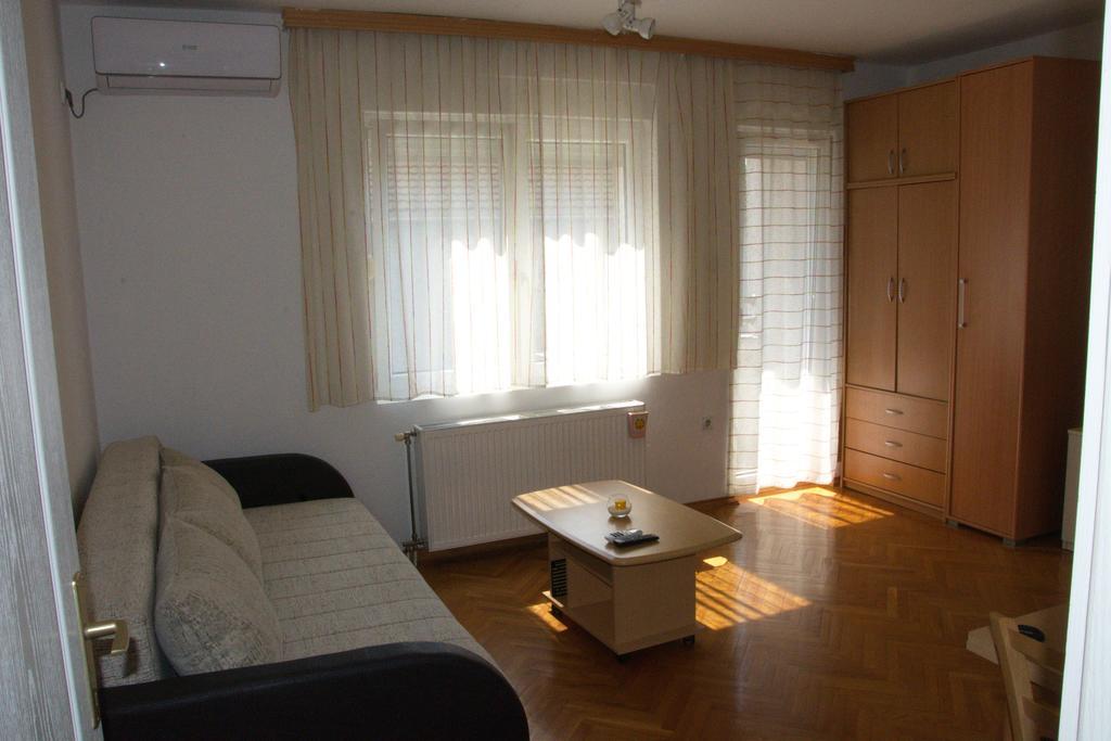 Studio Apartment In Novi Sad Center Extérieur photo